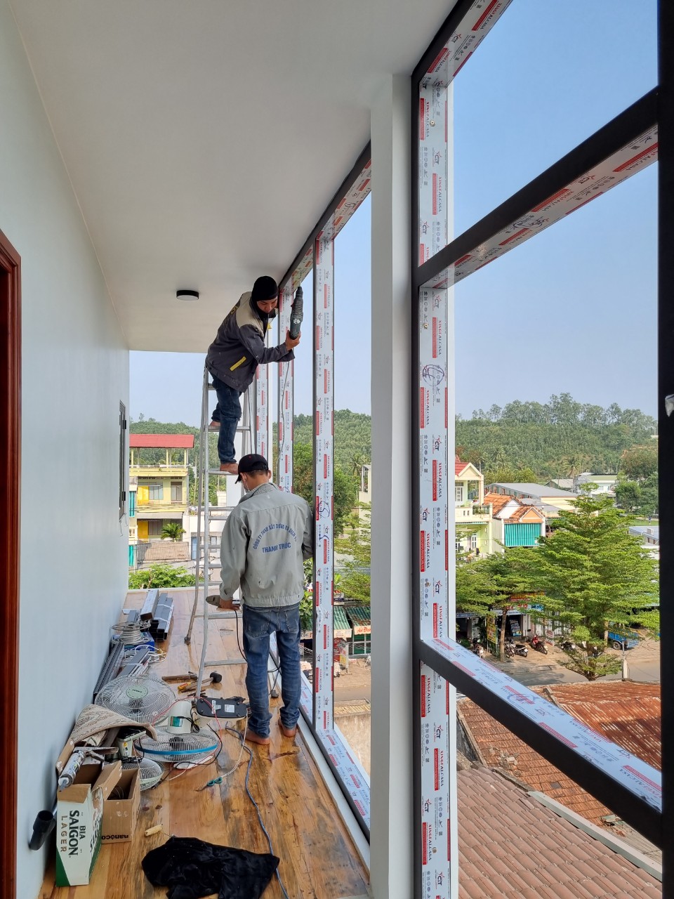 cửa h&agrave;ng nh&ocirc;m xingfa gi&aacute; rẻ quảng ng&atilde;i